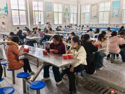 开放鉴食安 家校护成长——郝店镇中心中学校开展3月家长开放日活动