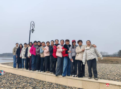 巾帼绽芳华 踏青展风采--市林业局开展庆“三八”妇女节徒步活动