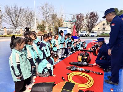 华中师范大学广水附属幼儿园开展消防演习暨走进消防大队实践活动