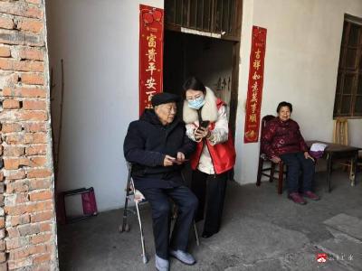 南关社区:暖心服务“零距离”上门认证解民忧