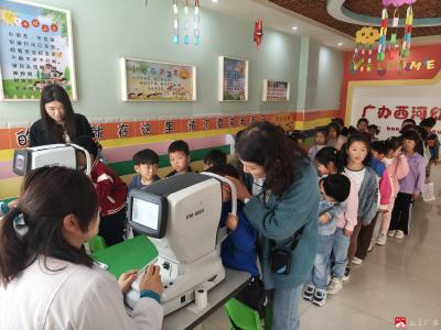 呵护明眸 守护成长——广办三小西河幼儿园开展幼儿视力检测活动