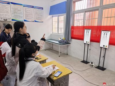 守护“睛”彩视界 护航健康成长——十里中心小学开展学生视力监测活动  