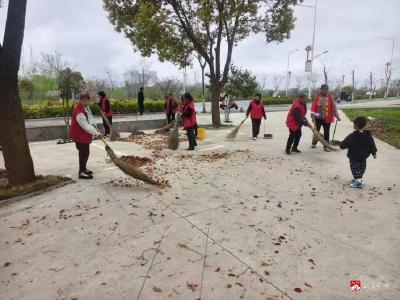 应山街道八一社区开展爱国卫生月活动