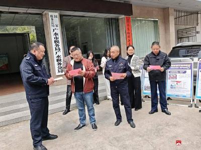 广水派出所"扫楼入户"搞宣传  反邪反电诈禁毒知识送到家门口