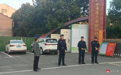 杨寨镇：警灯闪耀护归途 平安相伴暖校园