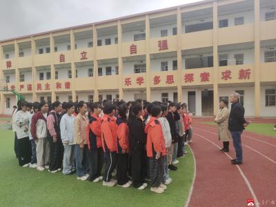 筑牢安全防线 平安度过清明  ——广办三小西河校区开展清明节安全教育活动