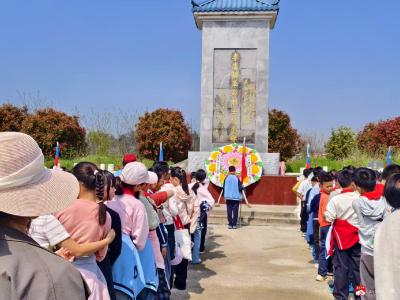 缅怀革命先烈  传承红色基因——李店镇中心小学开展清明祭扫活动