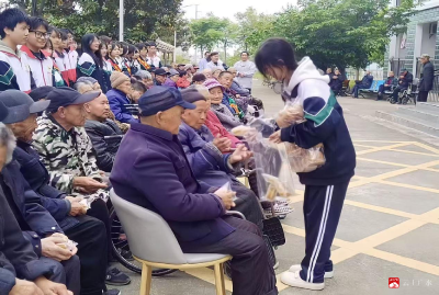 青春送温情 爱心践初心