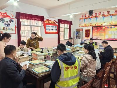 长岭镇港昌小学：以查促教强规范 夯实常规助成长