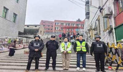 广办一小“护学岗”暖心守护筑牢校园安全防线