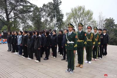 缅怀革命先烈，传承红色基因——广水市职教中心育才高中师生赴鄂豫边区革命烈士陵园开展清明祭扫活动