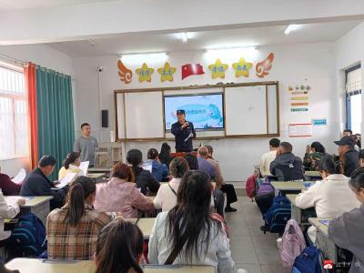陈巷镇幸福中心小学开展民警进校园筑牢安全防线宣传教育活动