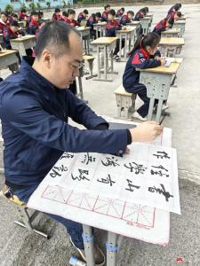 骆店镇中心小学举行“翰墨飘香，师生同韵”书法比赛活动