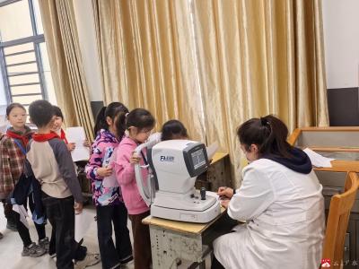 长岭镇中心小学：守护“睛”彩童年 筑牢健康防线