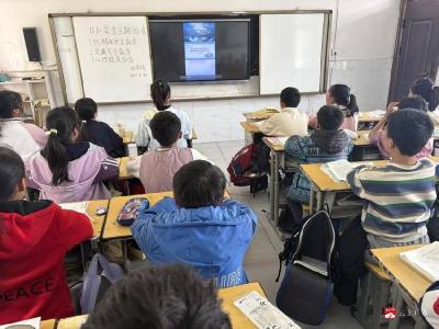 武胜关镇杨家河小学开展预防溺水主题班会活动