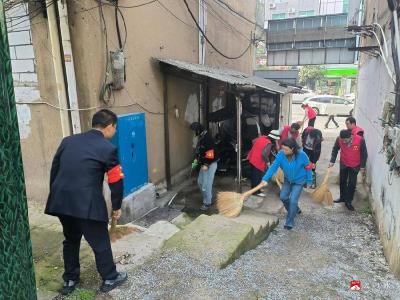 应山街道胜利街社区：开展爱卫清扫行动 共建健康宜居家园