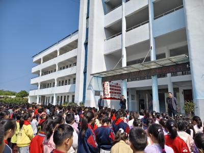 安全护航 平安过节——骆店镇中心小学开展“五一”假期安全教育活动