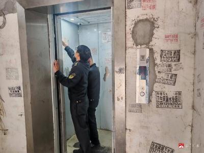 筑牢小区电梯安全防线 守护群众出行平安  ——陈巷镇市场监督管理所开展小区电梯安全专项整治行动