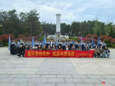 缅怀革命先烈，传承红色基因——广水市致远学校开展清明节烈士陵园祭扫活动