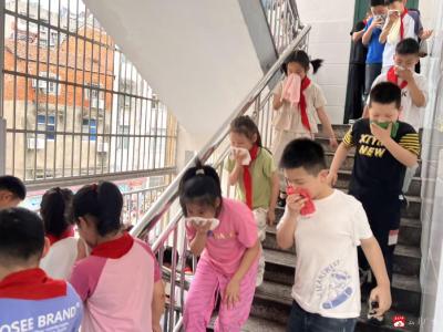 应办一小：防震演练筑防线  安全意识入心间