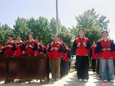 擎旗奋进正青春 誓言铿锵向未来——蔡河镇中心中学举行新团员入团仪式