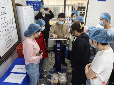 共享“食”光 “味”爱而行——应办一小开展食堂开放日活动