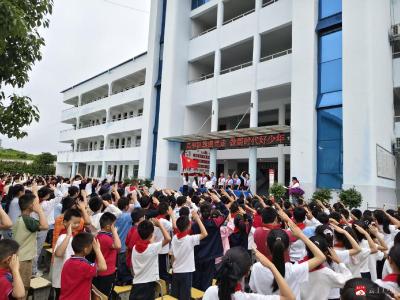 高举队旗跟党走 争做新时代好少年——骆店镇中心小学举行新队员入队仪式