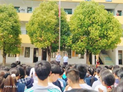 武胜关镇杨家河小学：铁路安全进校园 携手“童”行护成长
