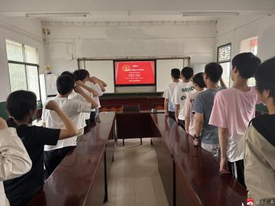 李店镇中心中学隆重举行新团员入团仪式