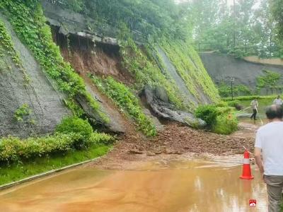 防汛排查筑防线 清淤整治护平安——跑马场社区扎实开展汛期安全保障工作