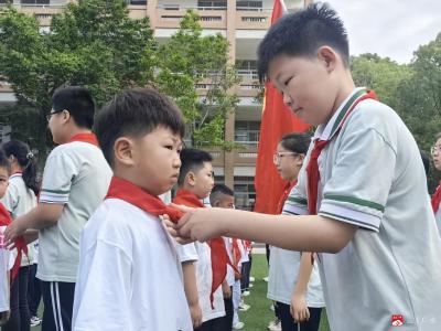 高举队旗跟党走   做新时代好少年——广水市方子学校举行少先队新队员入队仪式