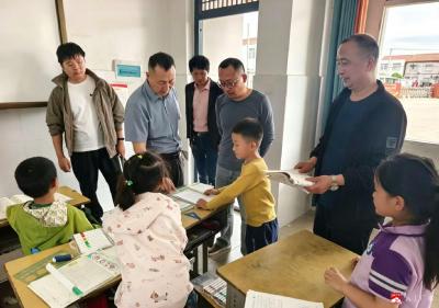 市教育局驻点领导莅临陈巷镇幸福中心小学开展专项督导  