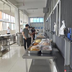 敞开校园“食”光，共护学子成长——广水市四中5月食堂家长开放日