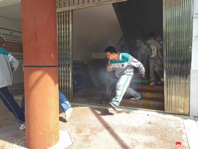 警校联动筑牢防线，师生共学“防火术”——武元中学开展消防安全教育周主题活动