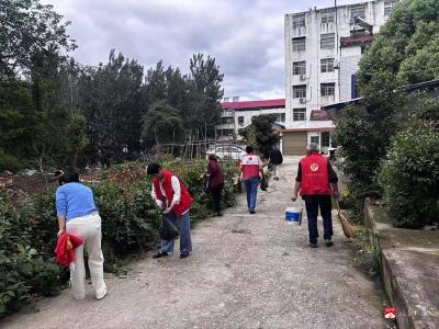 应山街道红石坡社区：老党员带头上阵积分激励激发共治热情