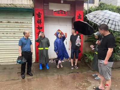 市财政局：闻令而动勇担当 下沉一线护民安  ——市财政局党员干部驰援东关社区抗洪抢险