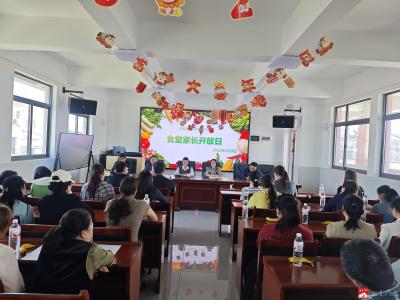 长岭镇平林中心小学：家校同心护食安 透明食堂零距离