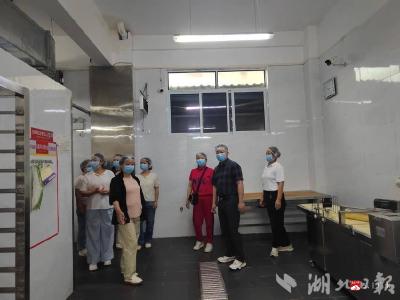 食暖校园 开放同行——广水市实验小学开展学校食堂开放日活动