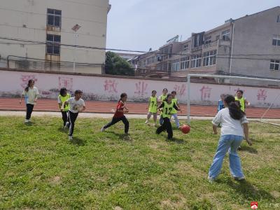 少年逐绿茵 足球伴成长  ——长岭镇港昌小学隆重举行校园男女子足球联赛  