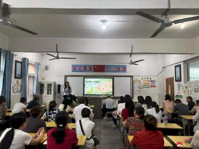 同心共育  护航成长——市师范附属学校家长会顺利召开