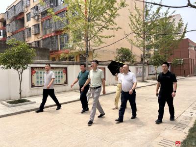 情系教育润桃李 精准把脉促提升——杨寨镇党委书记一行深入杨寨镇中心小学调研慰问