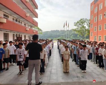 燃情六月 筑梦未来——陈巷镇中心小学召开六年级毕业生专题会