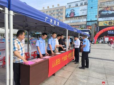 市交通运输局开展安全宣传咨询日活动