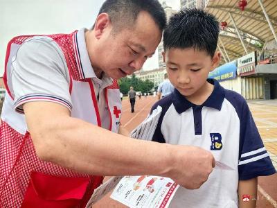 党建引领护童心 急救相伴庆六一  ——广水市红十字会沉浸式宣讲儿童防溺水安全知识