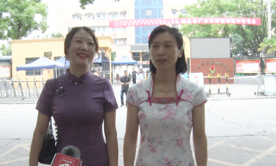 高考场外  每一份等待都是深情的告白