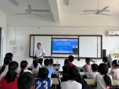 长岭镇中心学校小学部开展心理健康宣讲活动