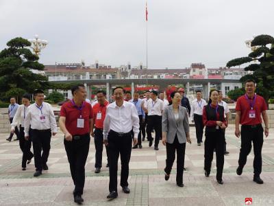 广水市委书记崔传金、市长邓小菲一行到广水一中考点巡视高考