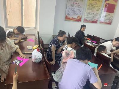 南关社区：巧手制风筝 温情暖童心
