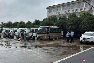 暖心护考！骆店派出所全程护航学子中考路