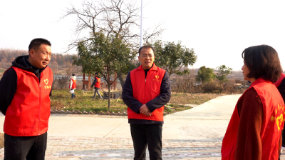 陈良到尚市镇群祥村参加“清洁家园”行动 